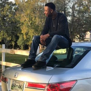 Meet your Posher, Desi